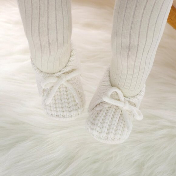 Newborn White Cozy Crochet Boys Girls First Walkers Soft Knit Infant Sock Shoes - Picture 2 of 7